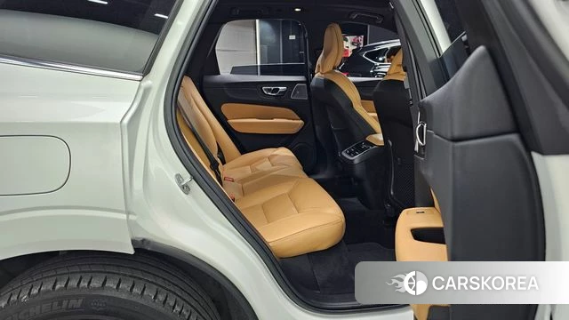 Volvo XC60 second Generation 2022 Белый из Кореи, фото 2