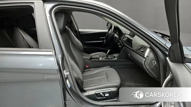 BMW 3 Series (F30) 2018 Серый из Кореи, фото 2