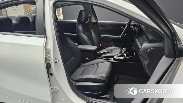 Kia The New K3 2nd generation 2022 Белый из Кореи, фото 2