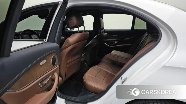 Mercedes-Benz E-Class W213 2022 Белый из Кореи, фото 2