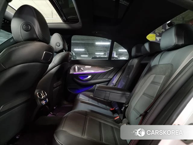 Mercedes-Benz E-Class W213 2018 Белый из Кореи, фото 2