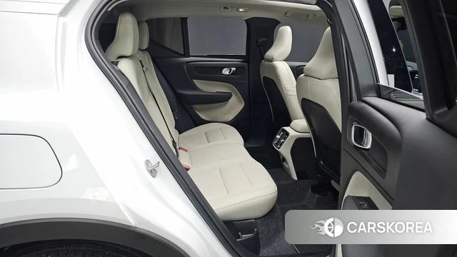Volvo XC40 2025 Белый из Кореи, фото 2