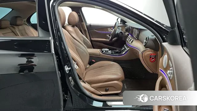 Mercedes-Benz E-Class W213 2019 Черный из Кореи, фото 2