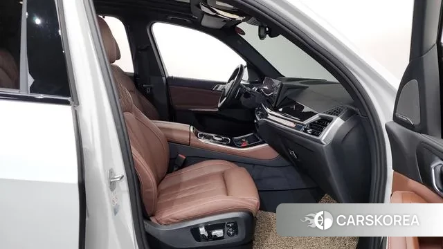 BMW X5 (G05) 2023 Белый из Кореи, фото 2