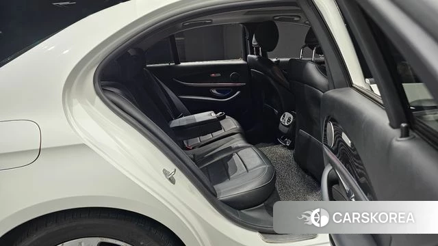 Mercedes-Benz E-Class W213 2018 Белый из Кореи, фото 2