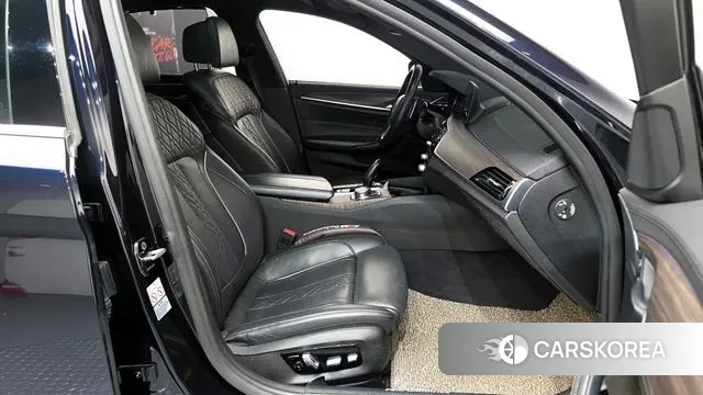 BMW 5 Series (G30) 2018 Черный из Кореи, фото 2