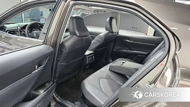 Toyota Camry (XV70) 2023 Коричневый из Кореи, фото 2