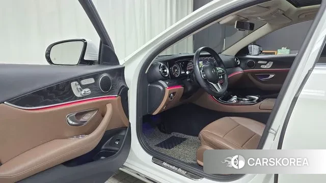 Mercedes-Benz E-Class W213 2019 Белый из Кореи, фото 2