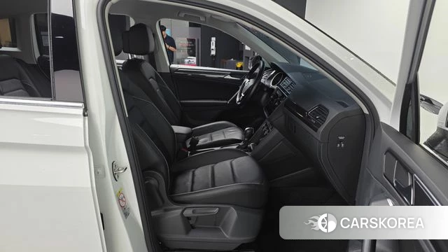 Volkswagen Tiguan second Generation 2018 Белый из Кореи, фото 2