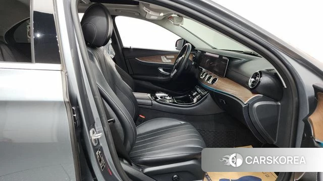 Mercedes-Benz E-Class W213 2020 Серый из Кореи, фото 2