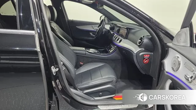 Mercedes-Benz E-Class W213 2021 Черный из Кореи, фото 2