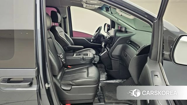 Hyundai Staria 2023 Серый из Кореи, фото 2