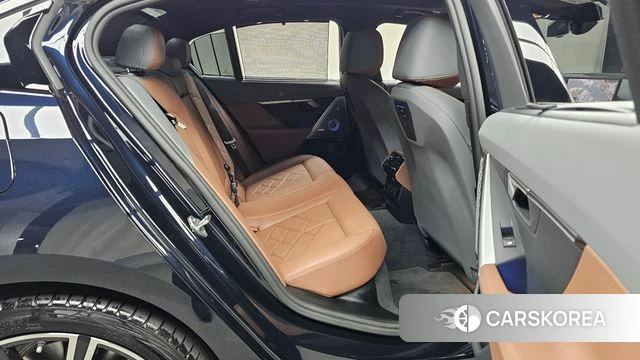 BMW 5 Series (G60) 2024 Черный из Кореи, фото 2