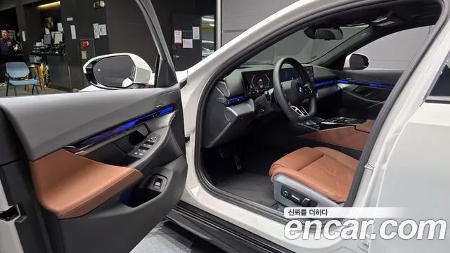 BMW 5 Series (G60) 2024 Белый из Кореи, фото 2