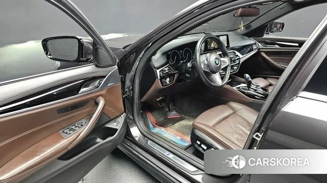 BMW 5 Series (G30) 2019 Черный из Кореи, фото 2