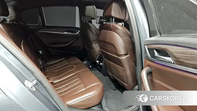 BMW 5 Series (G30) 2020 Серый из Кореи, фото 2