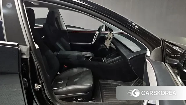 Tesla Model 3 2024 Черный из Кореи, фото 2