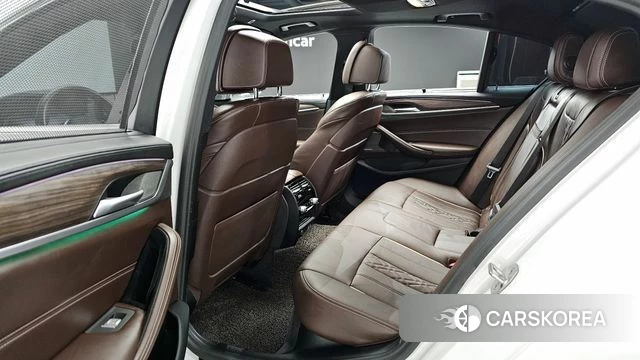 BMW 5 Series (G30) 2020 Белый из Кореи, фото 2