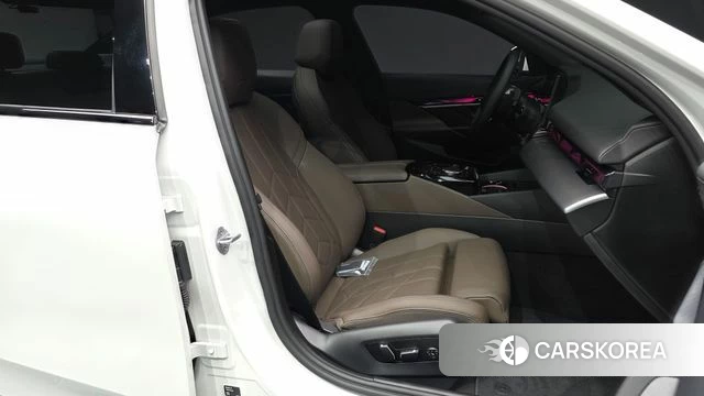 BMW 5 Series (G60) 2026 Белый из Кореи, фото 2