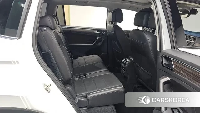 Volkswagen Tiguan Allspace 2023 Белый из Кореи, фото 2