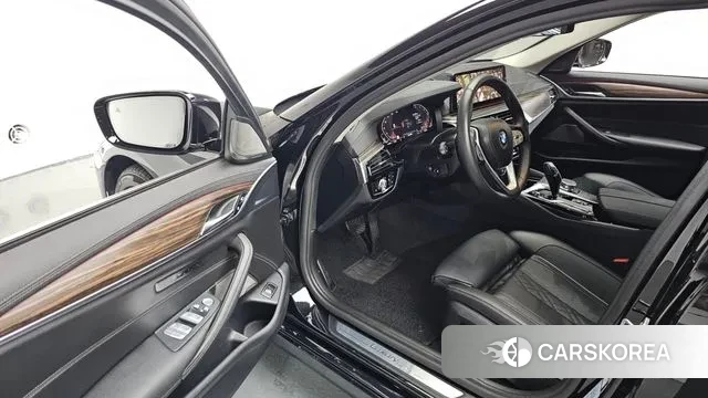 BMW 5 Series (G30) 2021 Черный из Кореи, фото 2