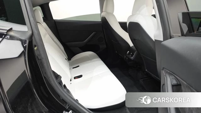 Tesla Model Y 2023 Черный из Кореи, фото 2