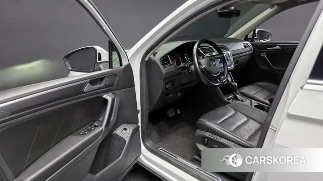 Volkswagen Tiguan second Generation 2020 Белый из Кореи, фото 2