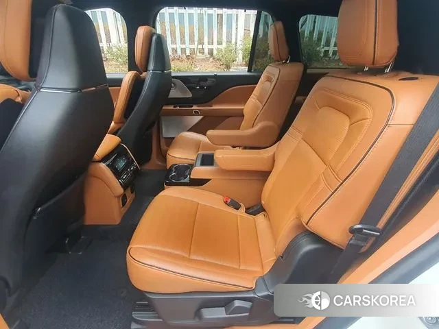 Lincoln Aviator 2nd generation 2021 Белый из Кореи, фото 2