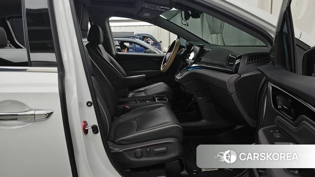 Honda Odyssey 2023 Белый из Кореи, фото 2