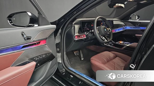 BMW 7 Series (G70) 2025 Черный из Кореи, фото 2
