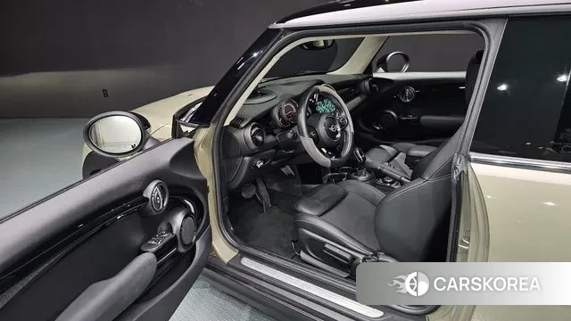 Mini Cooper D 2019 Светло-зеленый из Кореи, фото 2