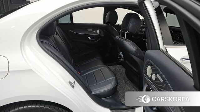 Mercedes-Benz E-Class W213 2021 Белый из Кореи, фото 2
