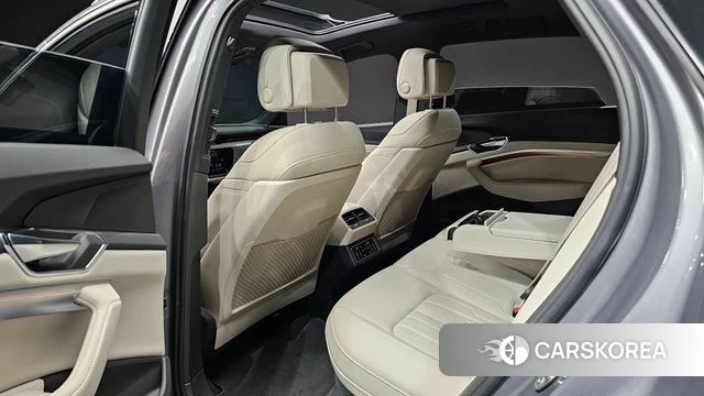 Audi e-Tron 2022 Серый из Кореи, фото 2