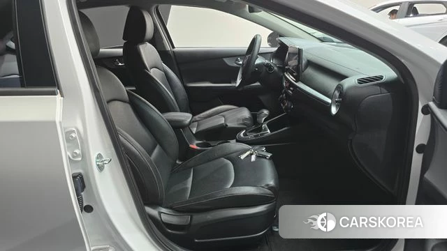 Kia The New K3 2nd generation 2022 Белый из Кореи, фото 2