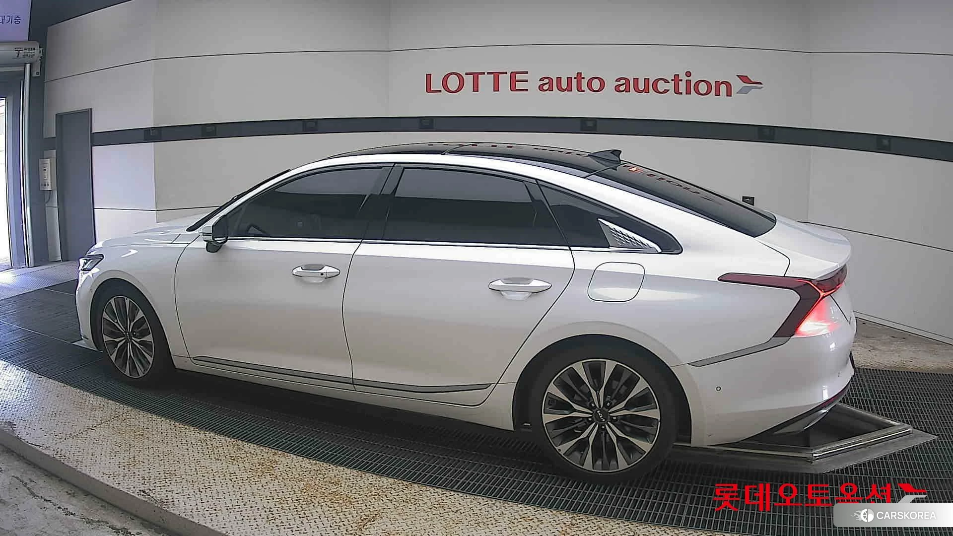 Kia K8 2022 Snow White Pearl из Кореи, фото 2