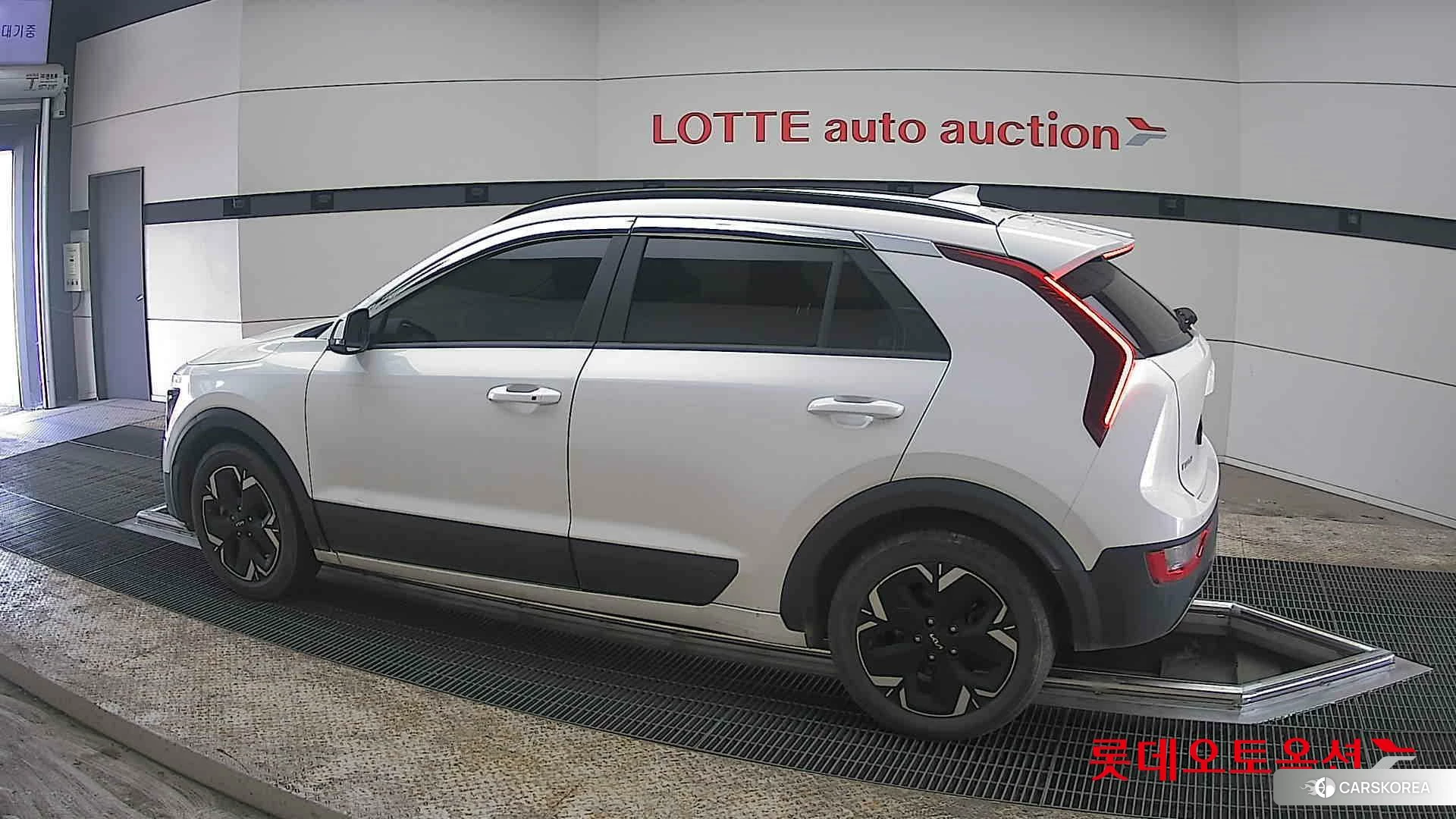 Kia Niro EV 2023 Snow White Pearl (optional) из Кореи, фото 2