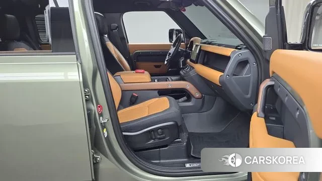 Land Rover Defender (L663) 2024 Темно-зеленый из Кореи, фото 2