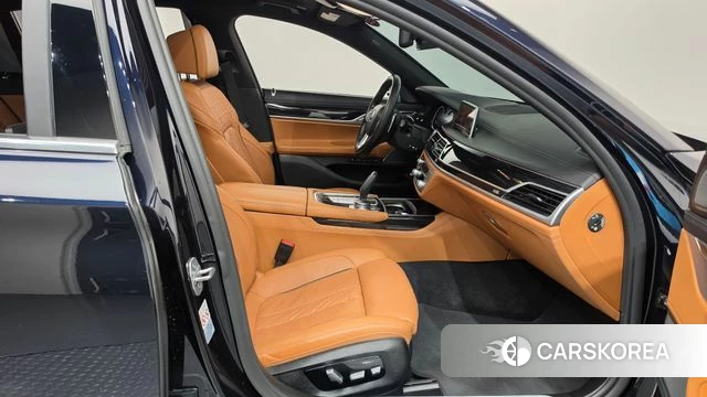 BMW 7 Series (G11) 2019 Черный из Кореи, фото 2