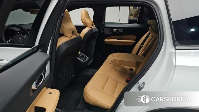 Volvo V60 Cross-Country 2nd Generation 2024 Белый из Кореи, фото 2