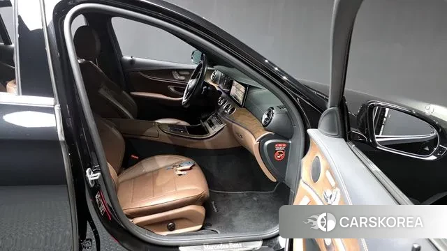 Mercedes-Benz E-Class W213 2020 Черный из Кореи, фото 2