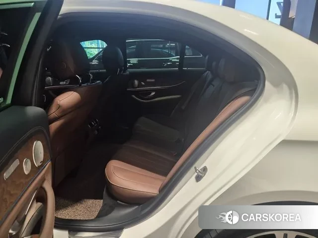 Mercedes-Benz E-Class W213 2022 Белый из Кореи, фото 2