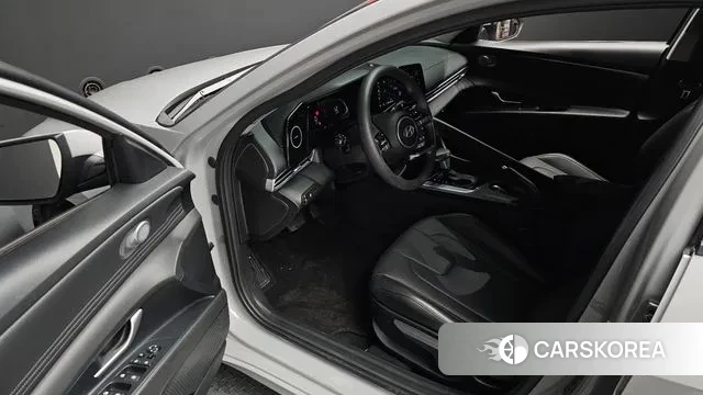 Hyundai The New Avante (CN7) 2024 Серебристо-серый из Кореи, фото 2