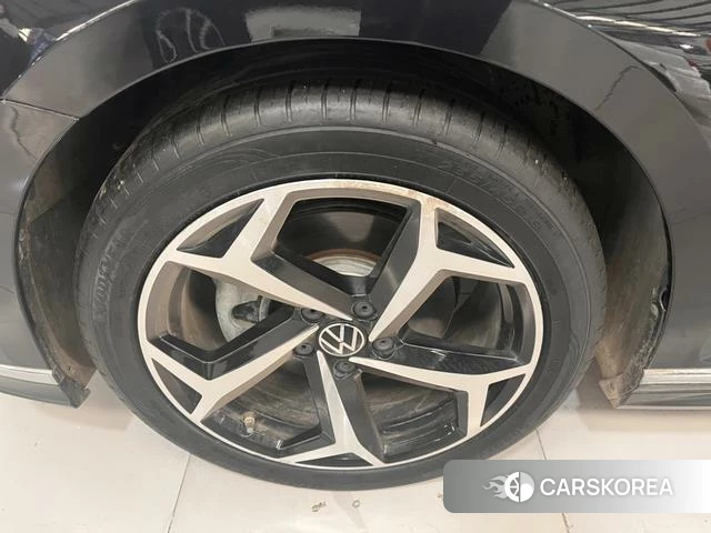 Volkswagen Magotan 2024 Черный из Китая, фото 2