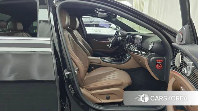 Mercedes-Benz E-Class W213 2021 Черный из Кореи, фото 2