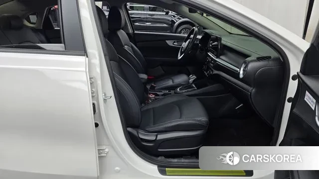 Kia The New K3 2nd generation 2022 Белый из Кореи, фото 2