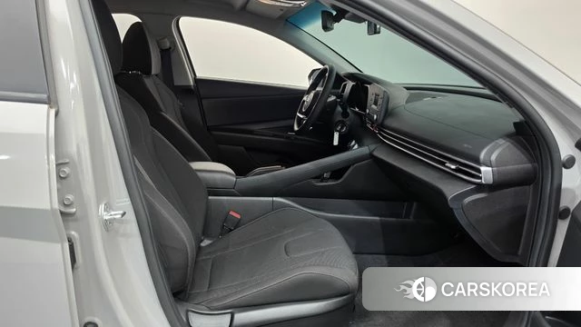 Hyundai Avante (CN7) 2021 Серебристо-серый из Кореи, фото 2
