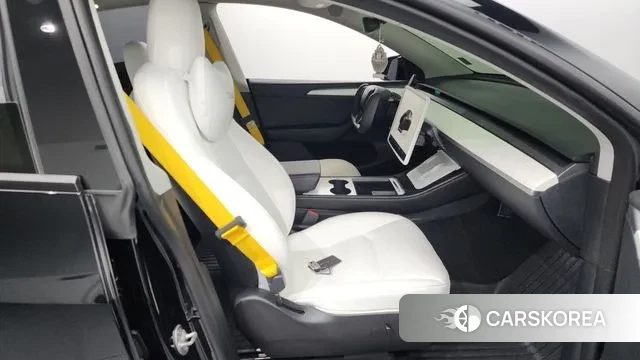 Tesla Model Y 2023 Черный из Кореи, фото 2