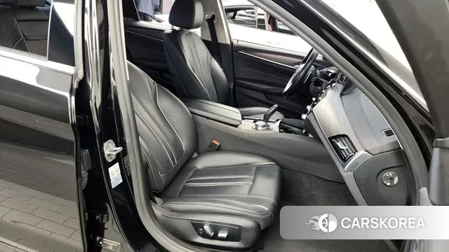 BMW 5 Series (G30) 2019 Черный из Кореи, фото 2