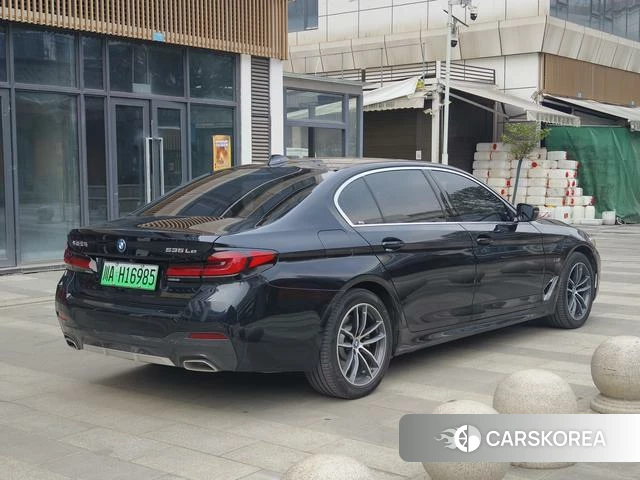 BMW 5 series PHEV 2023 Черный из Китая, фото 2