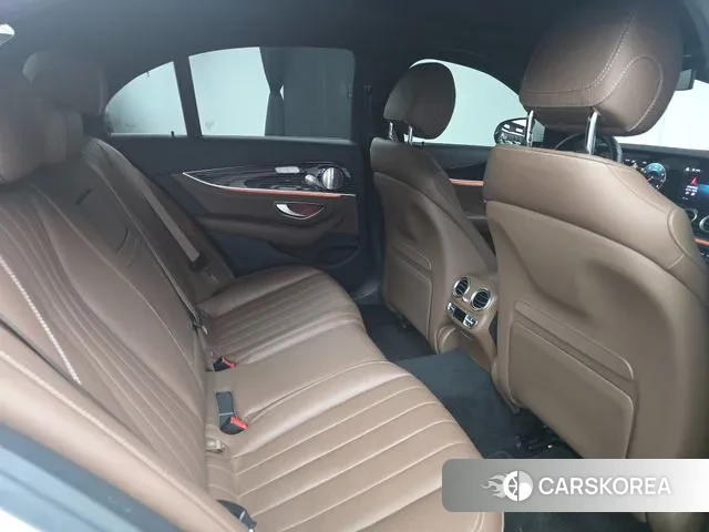 Mercedes-Benz E-Class W213 2023 Белый из Кореи, фото 2